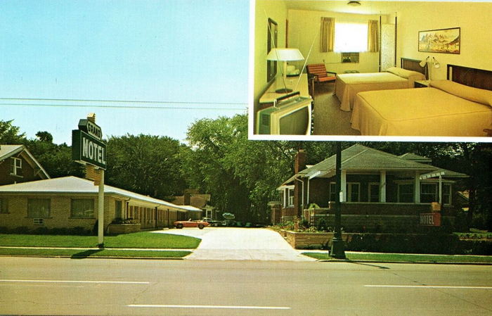Rouge River Inn (Palace Inn, Grand Motel) - Old Postcard (newer photo)